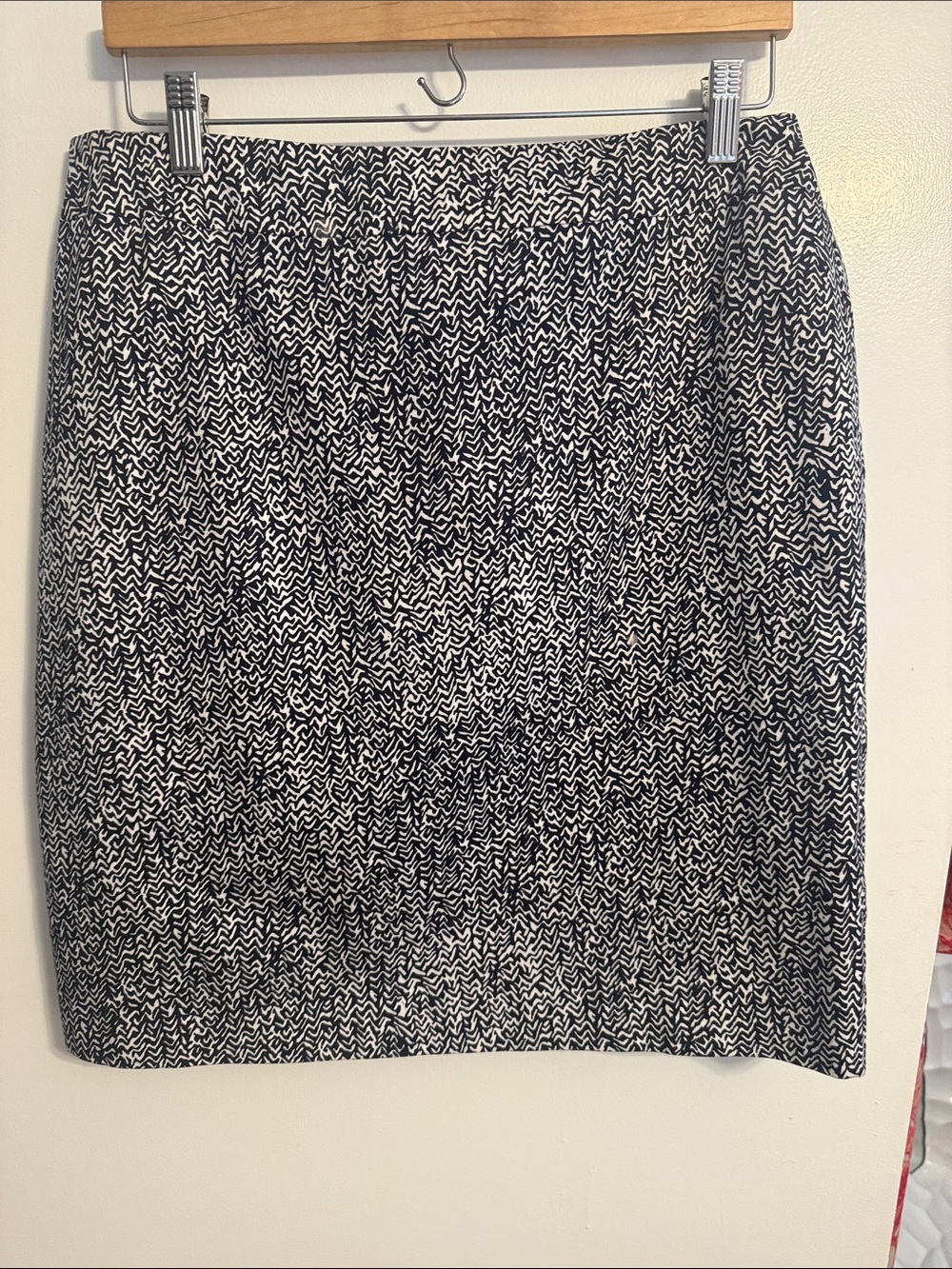 Valerie Bertinelli Black & White Textured Pencil Skirt